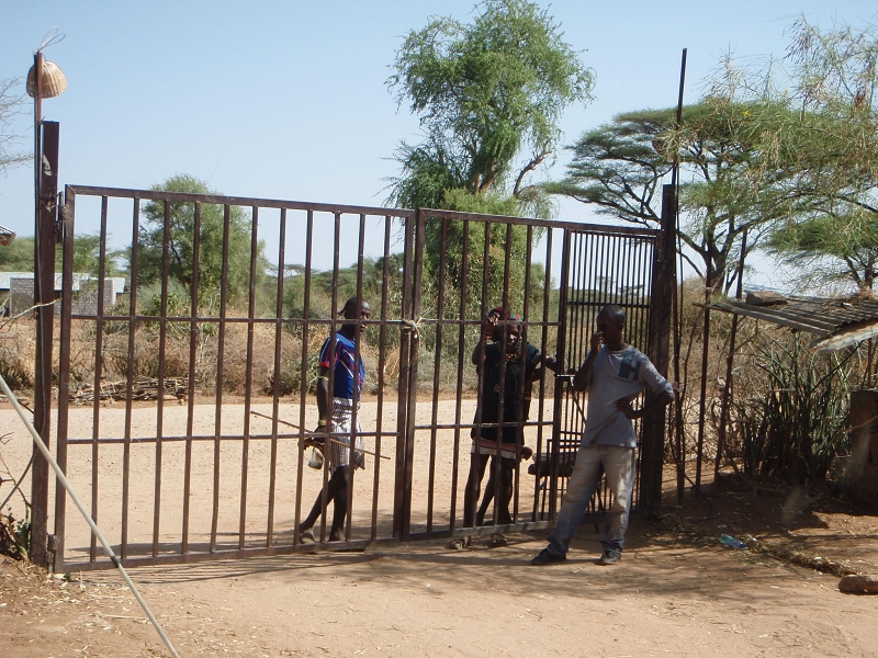 ÄthiopienEthiopia_Turmi_Camptor geschlossen damit wir nicht raus können (1)